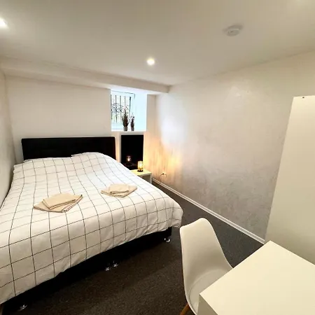 Ermar Gaestehaus 호스텔 *